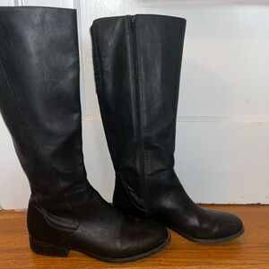 Black mid calf boots!